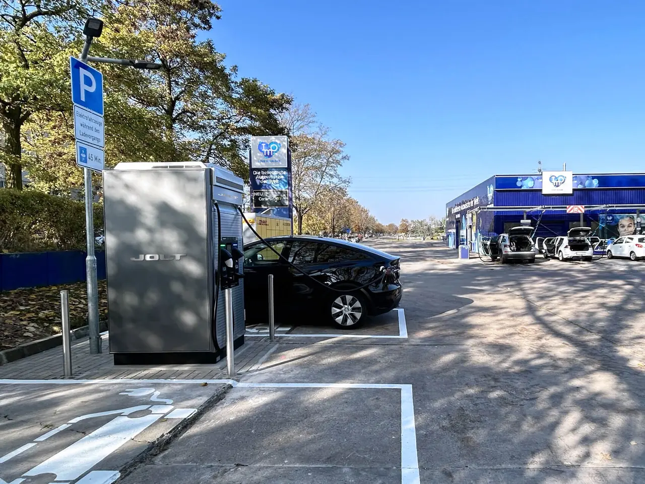 JOLT Energy en IMO Car Wash werken samen: wassen, stofzuigen en snelladen op één locatie