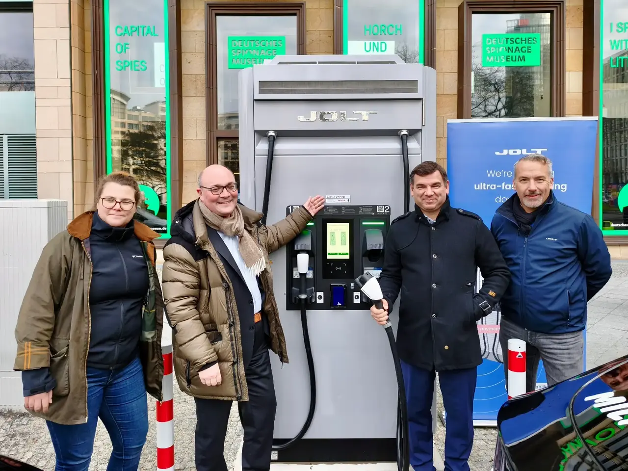 Mijlpaal voor e-mobiliteit in Berlijn: JOLT Energy start eerste batterijgebufferde HPC-aanbod op de Leipziger Platz