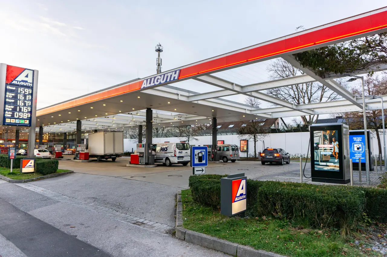 Ladezeit wird Mehrwertzeit: Schnellladen mit Allguth und JOLT
