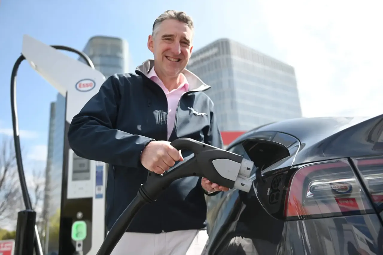 JOLT Energy erhält Investment von InfraRed über 150 Mio. Euro, um ein urbanes Ultra-Schnellladenetz zu errichten